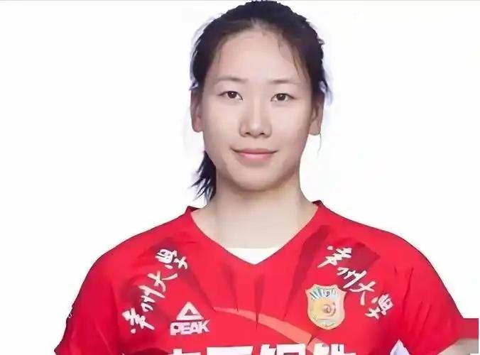 【中国女排：周页彤的时代已经到来？】
据网传，正在紧张备战世联赛的中国女排在吴梦