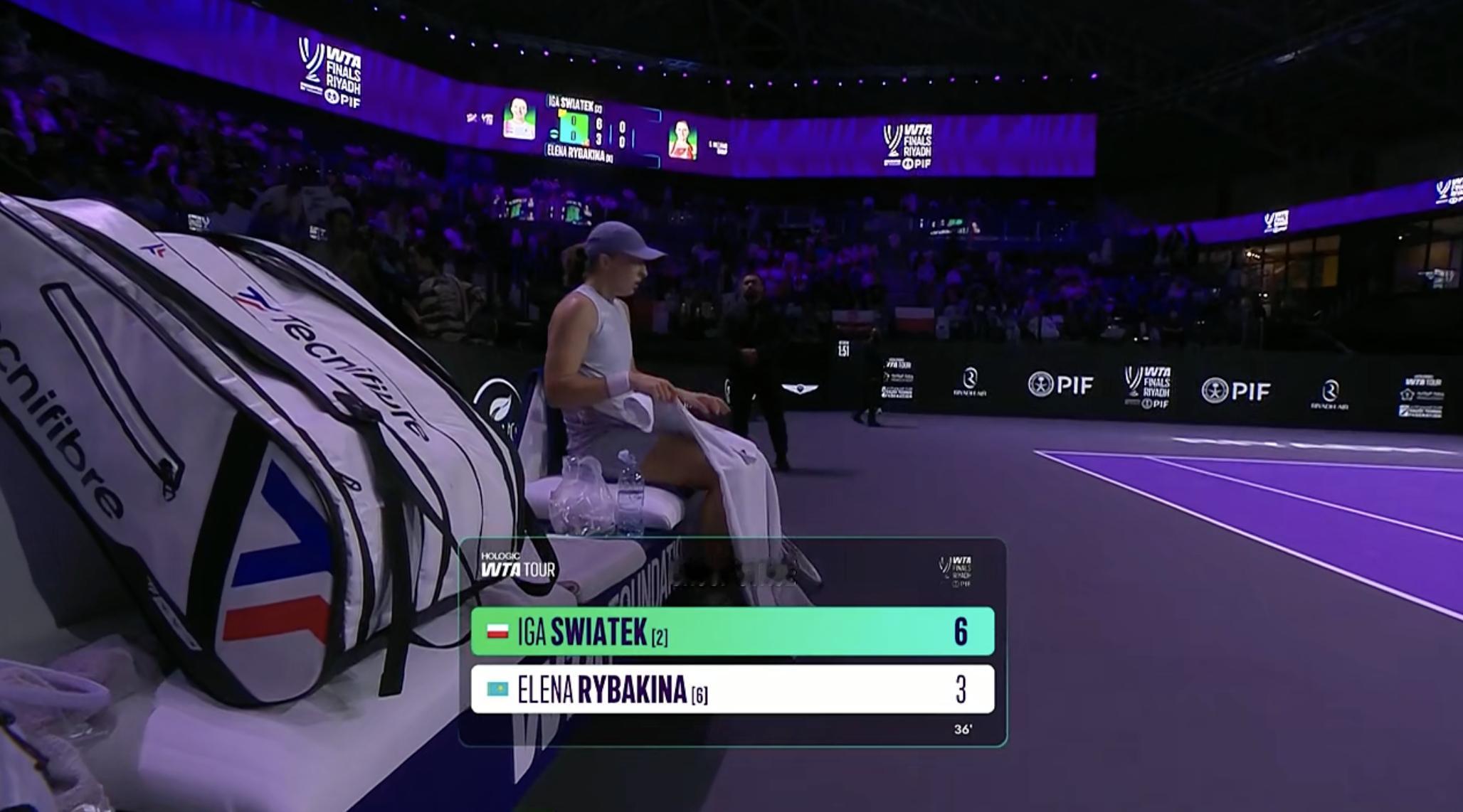 斯瓦泰克vs莱巴金娜  莱巴首盘3-6丝袜，UE数为17[皱眉] ​​​