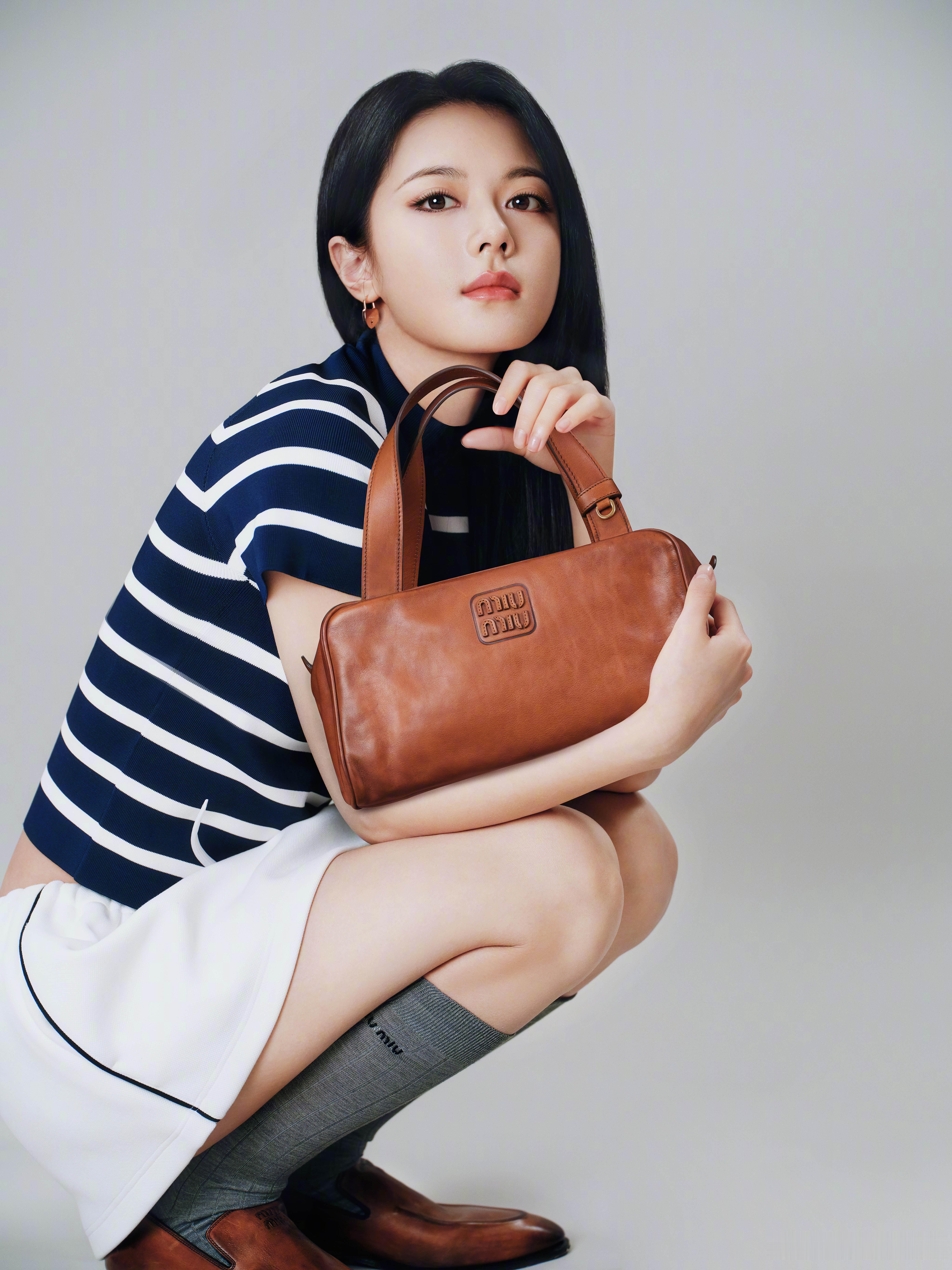 赵今麦 miumiu大片！黑长直清冷感美女[打call][打call] ​​​