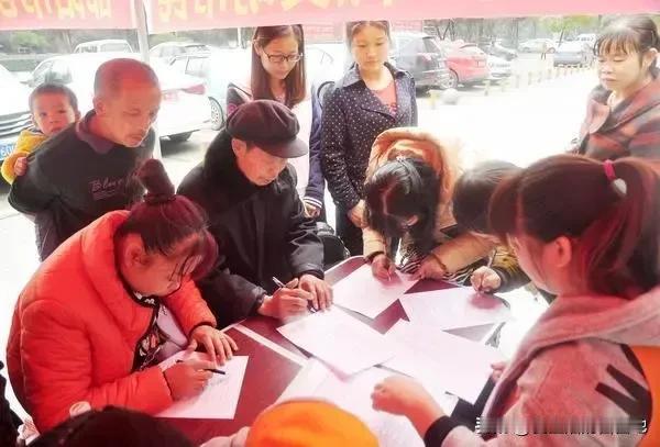 民意调查作为一种了解公众意见和倾向的方法，在社会研究和政治决策中被广泛应用。然而