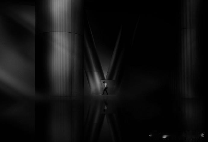 【黑白街拍摄影作品】
摄影师：ines_maria