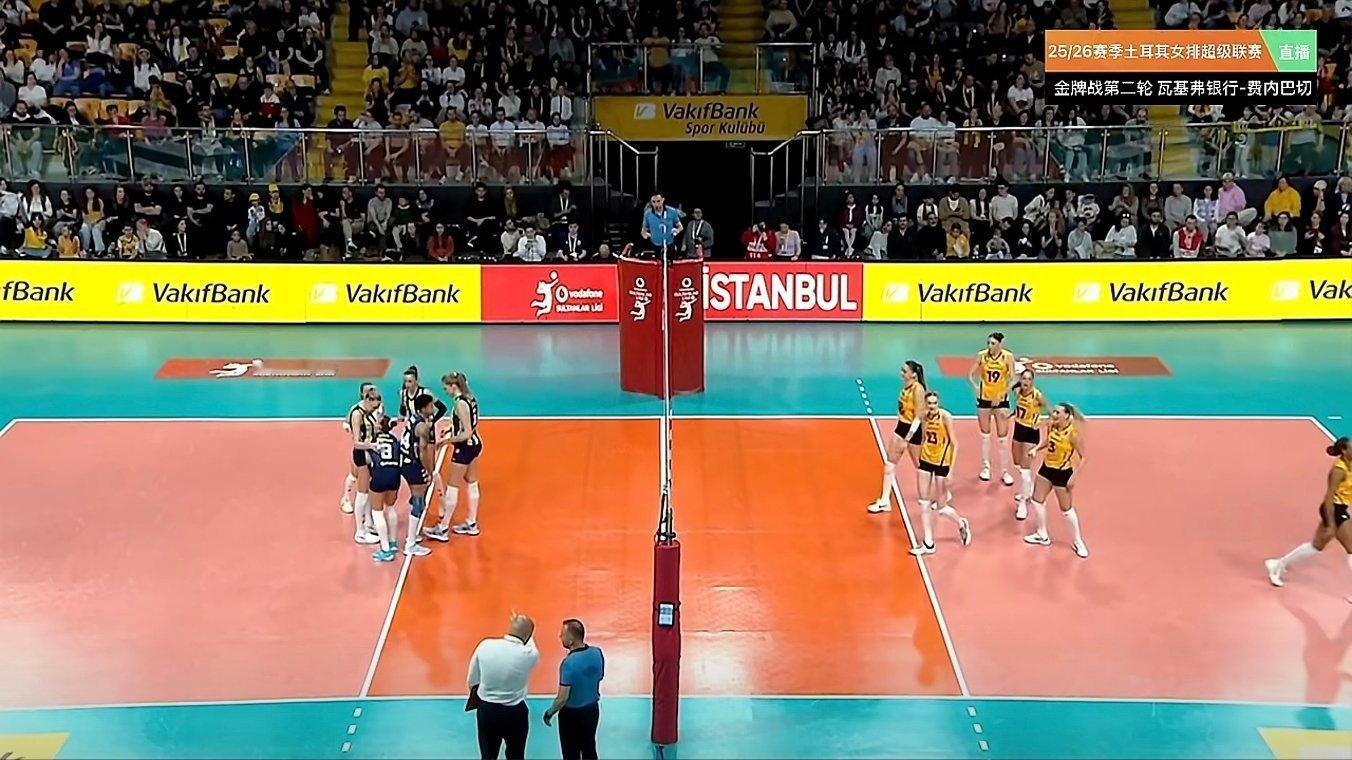 费内没发球的话就太可怕了，这一传都要飞到西伯利亚了。土耳其女排联赛