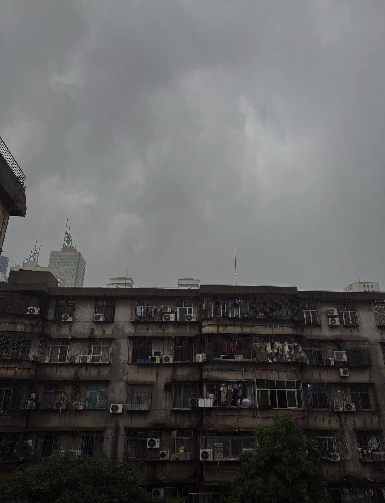 6月18日 深圳又下起了大暴雨.深圳暴雨