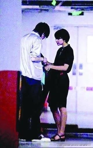 他是 “女神”收割机 颜值or才华or情绪价值，古早味cp街拍 张亚东
可别说，