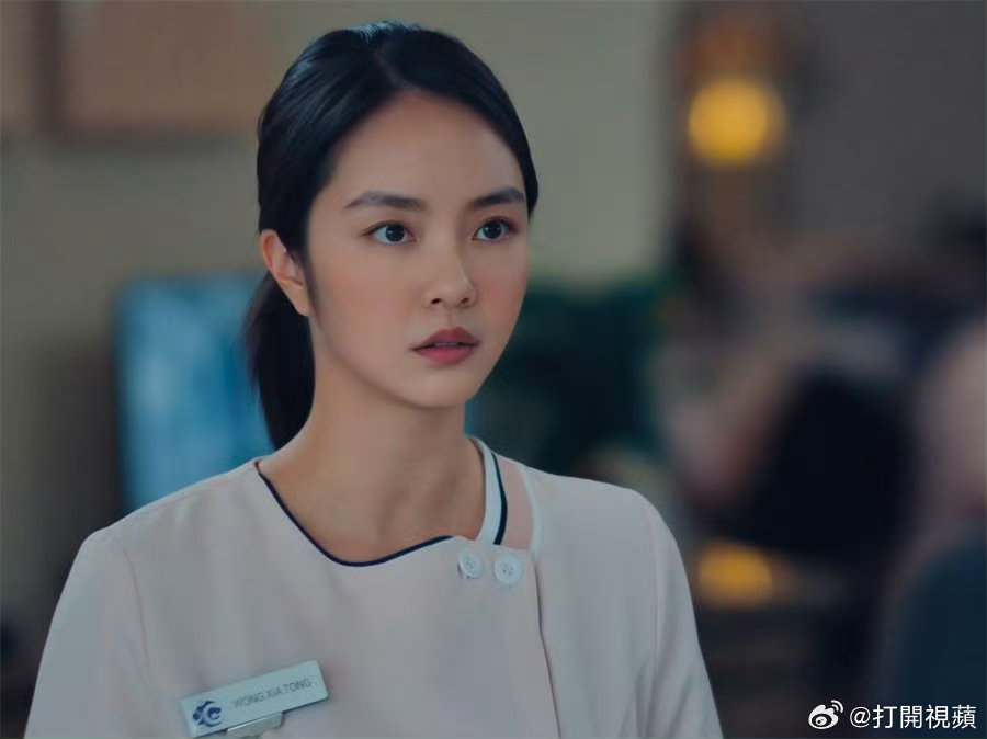 黄暄婷诠释反派破碎感黄暄婷反派演技层次感观众一边无法认同安娜偏激的做法，一边又被