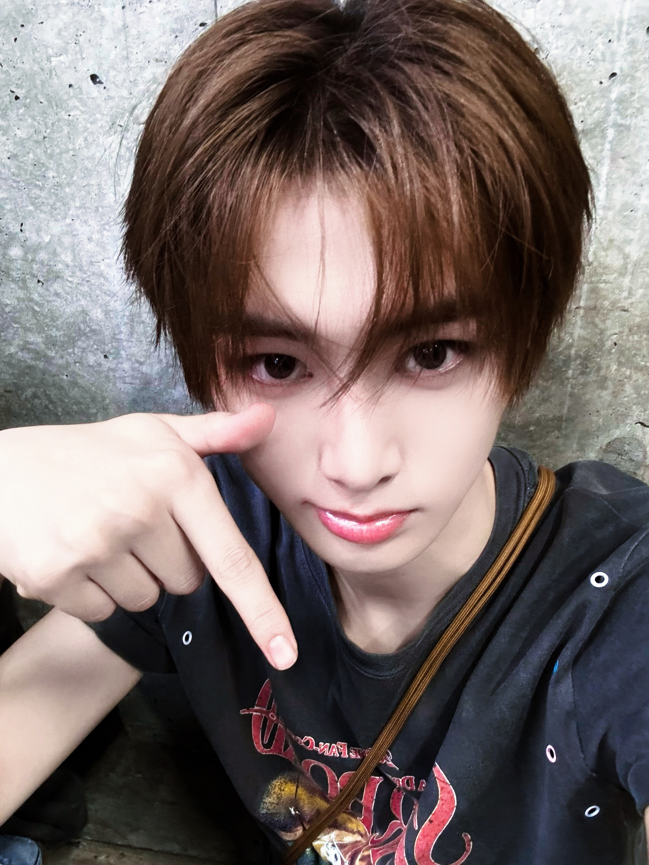 这个调色了之后水汪汪的大眼睛加上手势完全ㅜㅜ🥺 