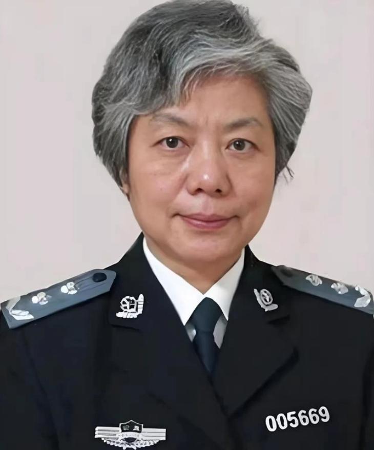 “不能判刑，那就高额罚款！”中国人民公安大学李玫瑾教授建议，凡是扶了老人被要求天