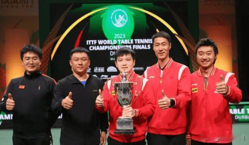 王励勤近况，拒绝当教练，46岁越来越帅，身居高位，家庭美满(3)
回首“二王一马