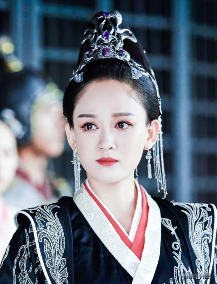 独孤信第七个女儿独孤伽罗是他三个女儿里唯一在生前当上皇后的。独孤伽罗能取得皇后的