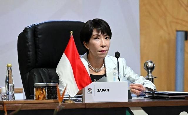 高市早苗 插手干涉，日本天皇 未来可能是侵华战犯 后代。6月30日，高市早苗召开