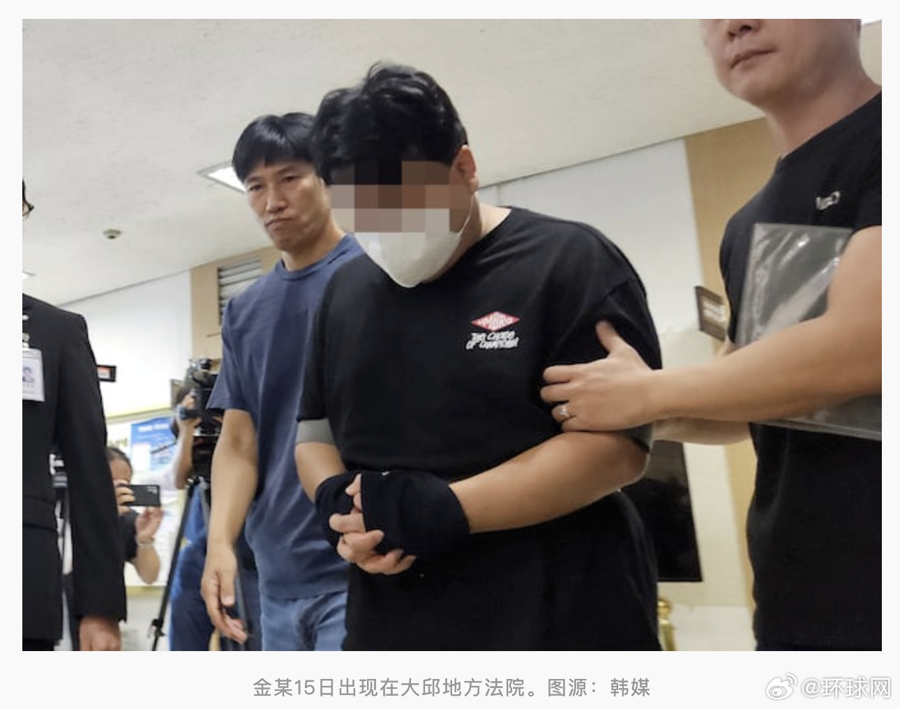 #韩男子涉嫌打死35天大儿子并弃尸#【韩媒：韩国一男子涉嫌殴打仅35天大的儿子致