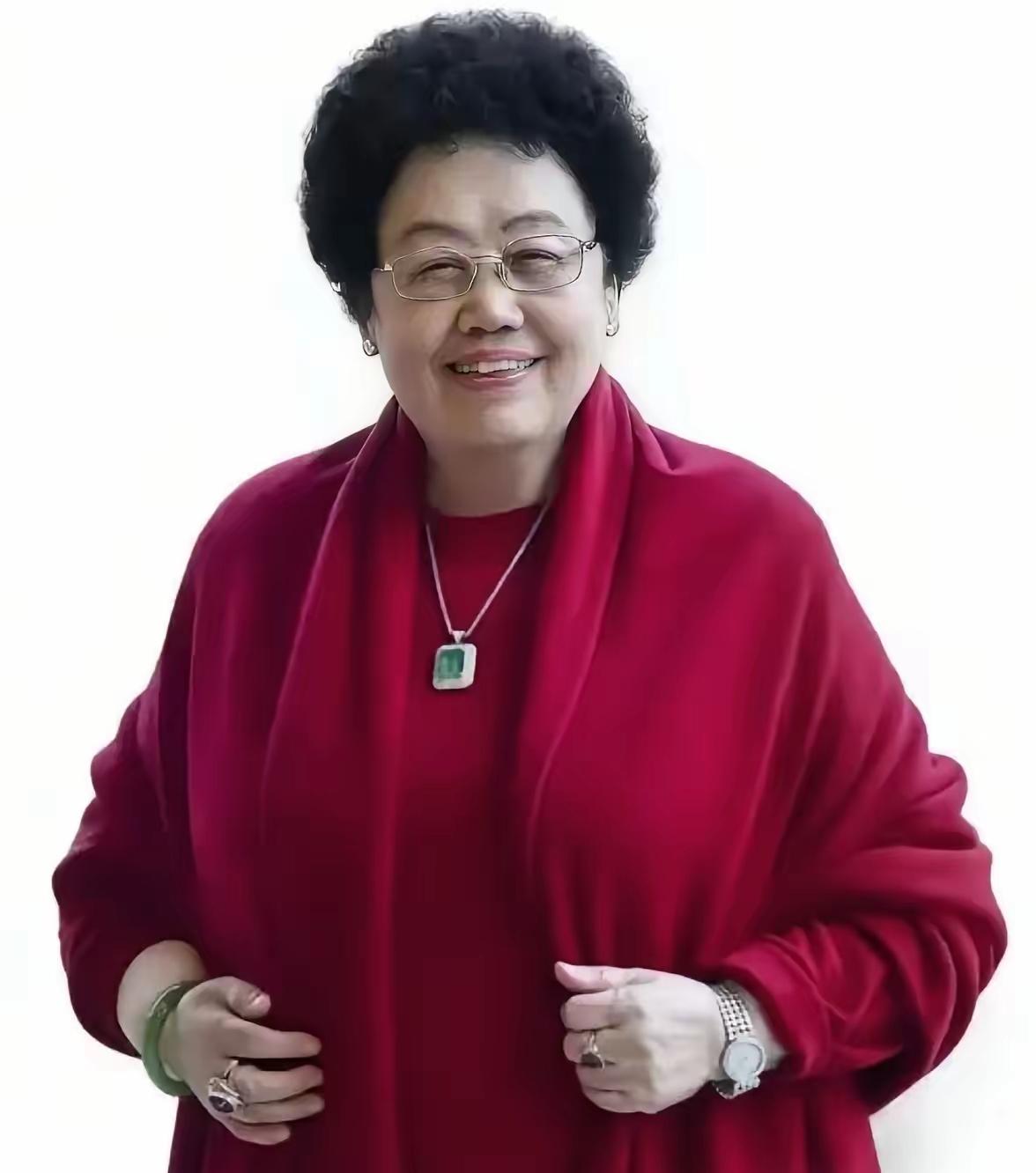 85岁女首富离世：真正的富有，是把身家活成文化
 
4月5日晚，85岁的“紫檀女