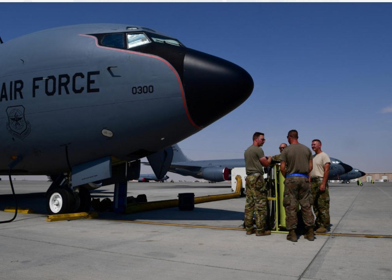 美军加油机伊拉克坠毁 6名机组全部遇难
伊朗战争进入第14-15天，美军KC-