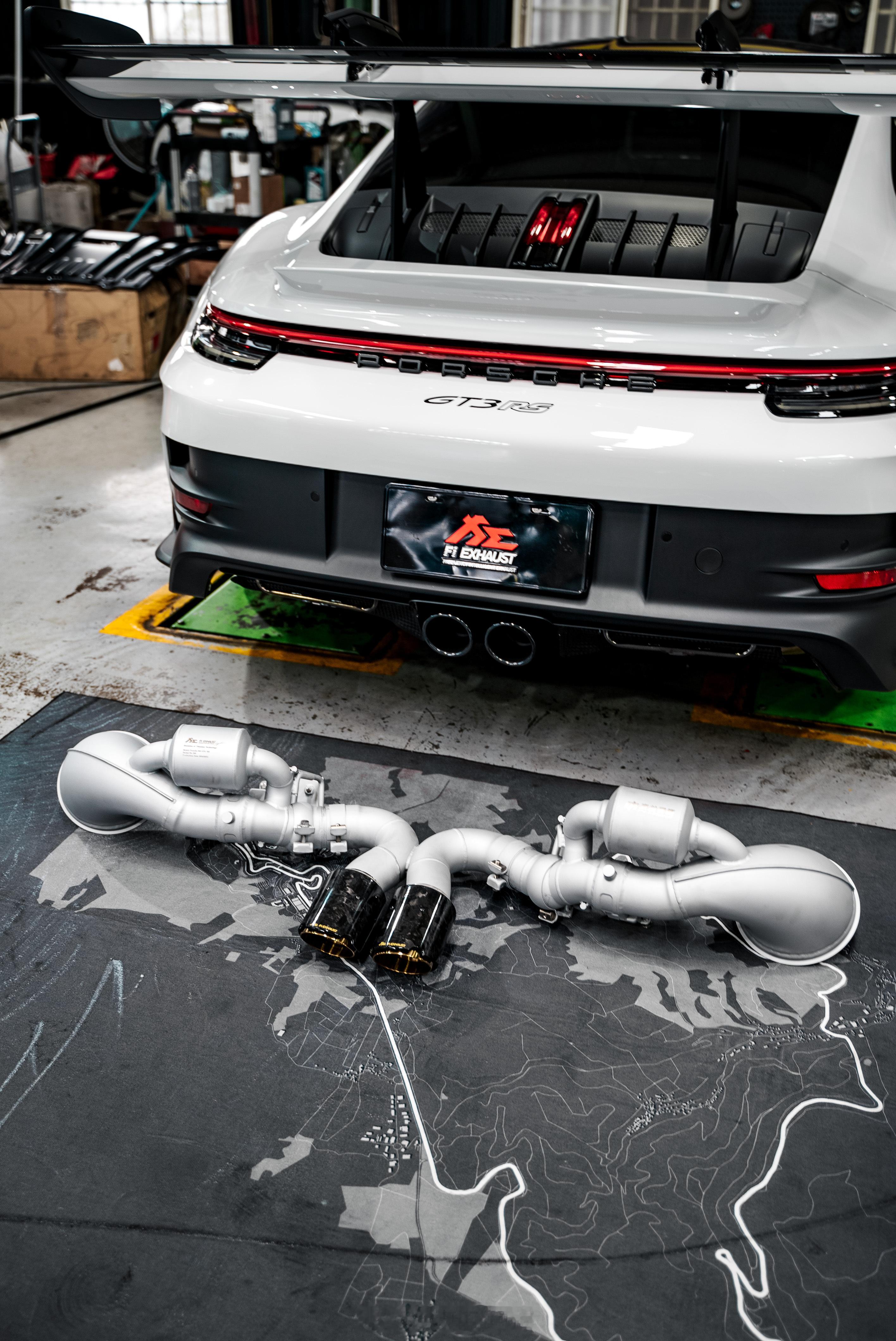 保时捷992 GT3 RS升级Fi排气（钛合金尾段） 选配碳纤维金色尾喉 GT3
