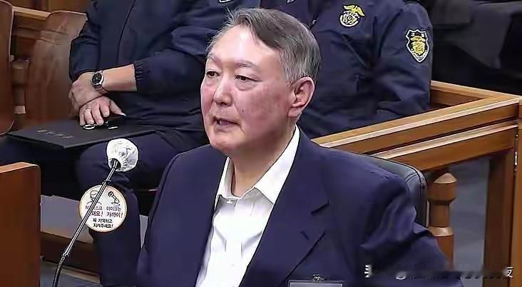 听到自己要蹲10年大牢，尹锡悦面色铁青，这辈子还剩几个10年？