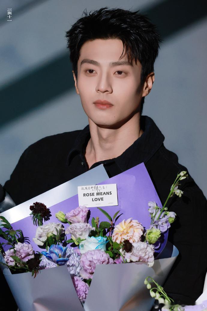 紧张感爆棚！金钱关系开局，贾静雯陈靖可的花絮互动，越看越上头～ 