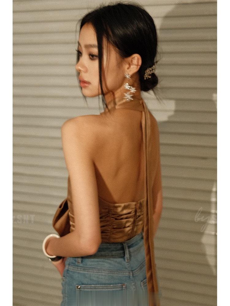 喜欢这个但是为了自己显得靠谱一点这个大露背就算了 拜拜了我喜欢的衣服 生活把我打