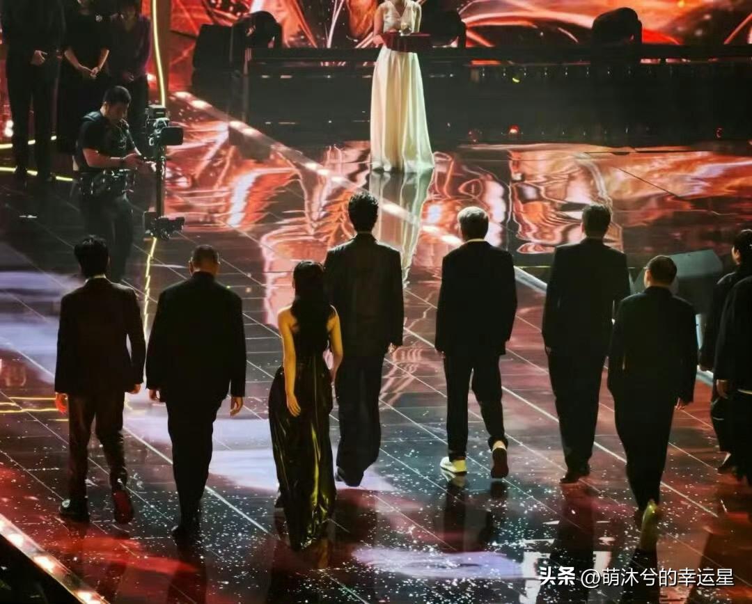 好喜欢《藏海传》mvp结算时刻，看了好多好多遍，民选爆剧天团 肖战藏海的封神之路