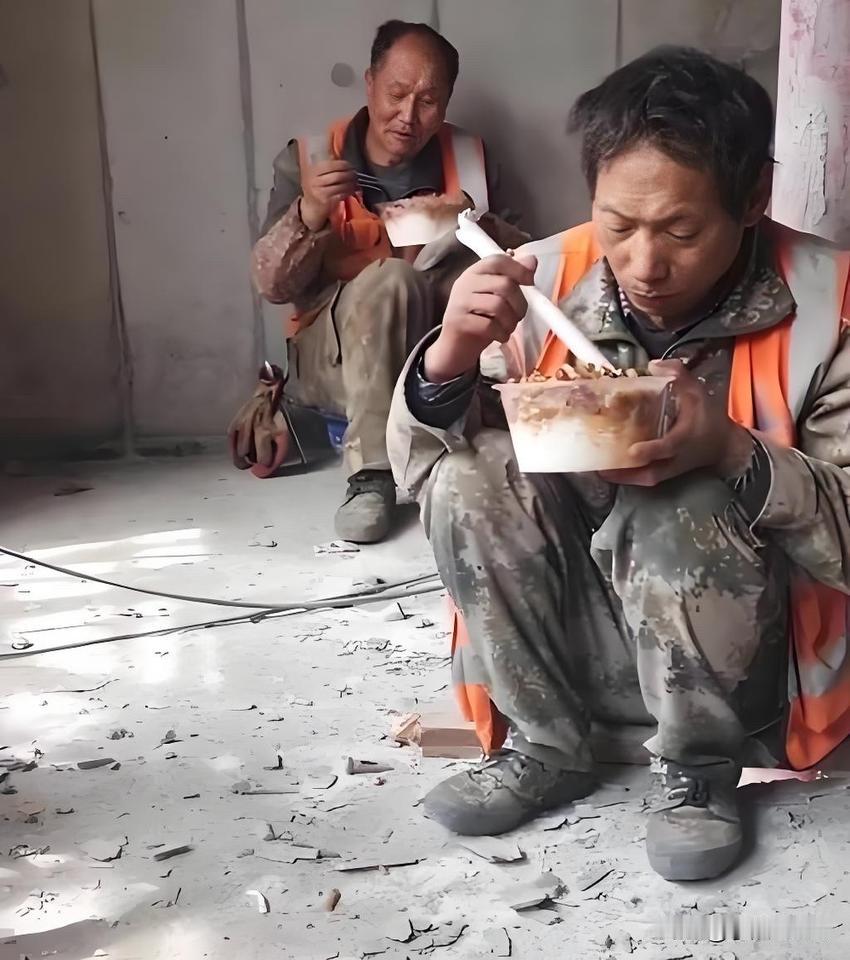 东奔西走三餐饭，恳求下联拼活累死为生活。