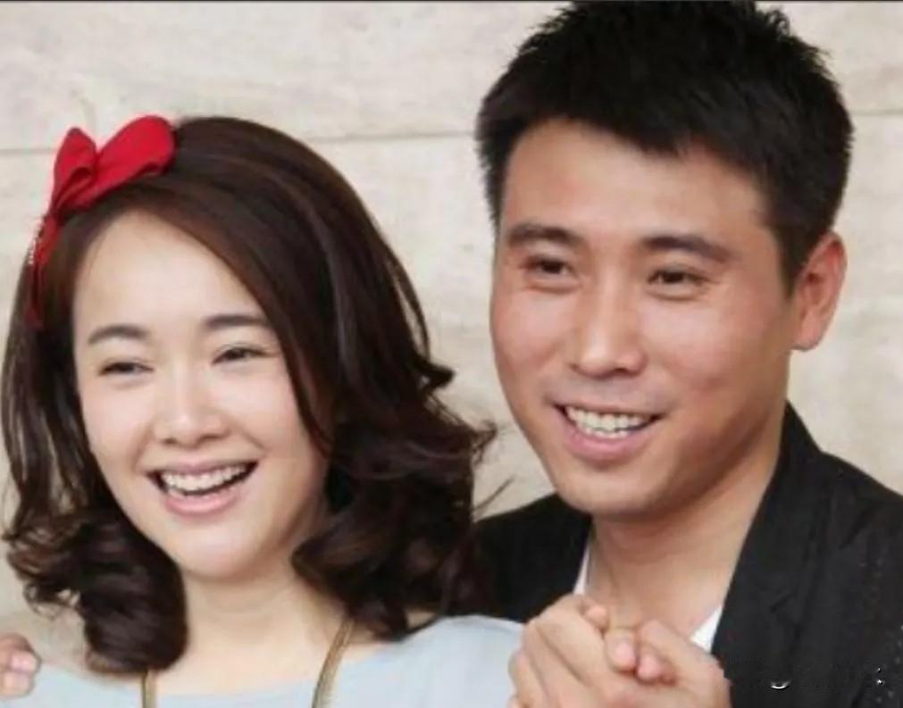 李乃文把十万元藏在书里面，老婆发现了，这样的做法我很佩服！

说到李乃文，我脑海