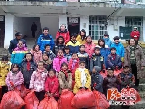 广东一男子卖猪肉45年，却家徒四壁，谁料，外面养着900多个孩子！他是一个不用放