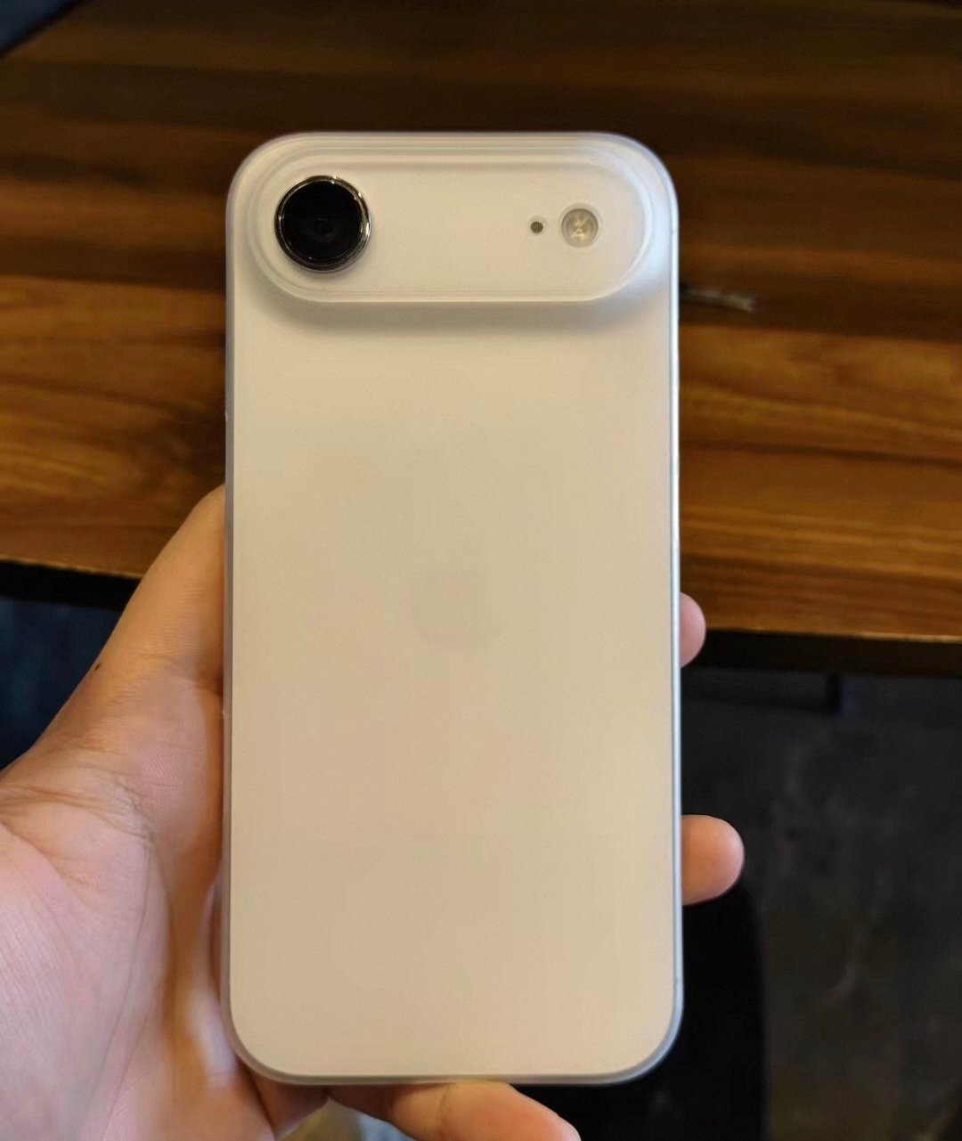 现在美版的iPhone Air也就是3000出头，还是256G，唯一的遗憾就是不