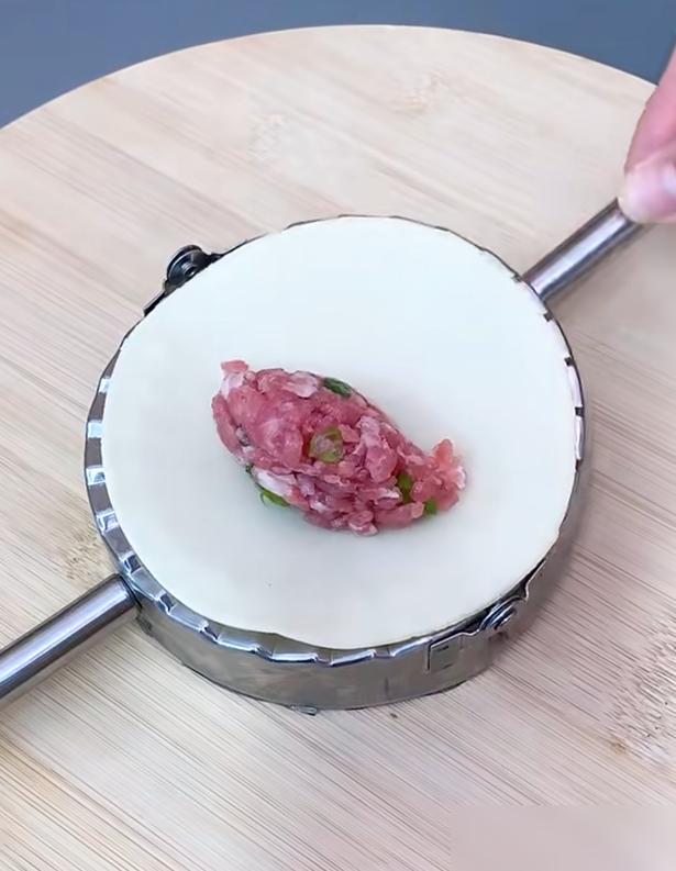 谁还没被网红智商税产品坑过啊！最近刷到好多人吐槽，比如洗面仪吹深层清洁，结果越用