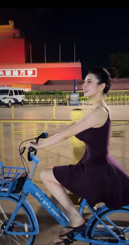 夜骑长安街，无尽恣意🚲👭😊