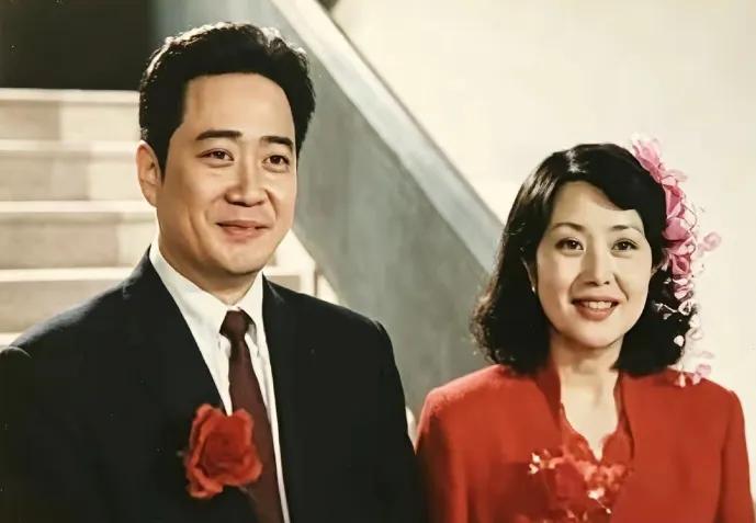 张铁生蹲了15年大牢，他的爱人董礼平等了他整整15年。1991年他刑满释放，爱人