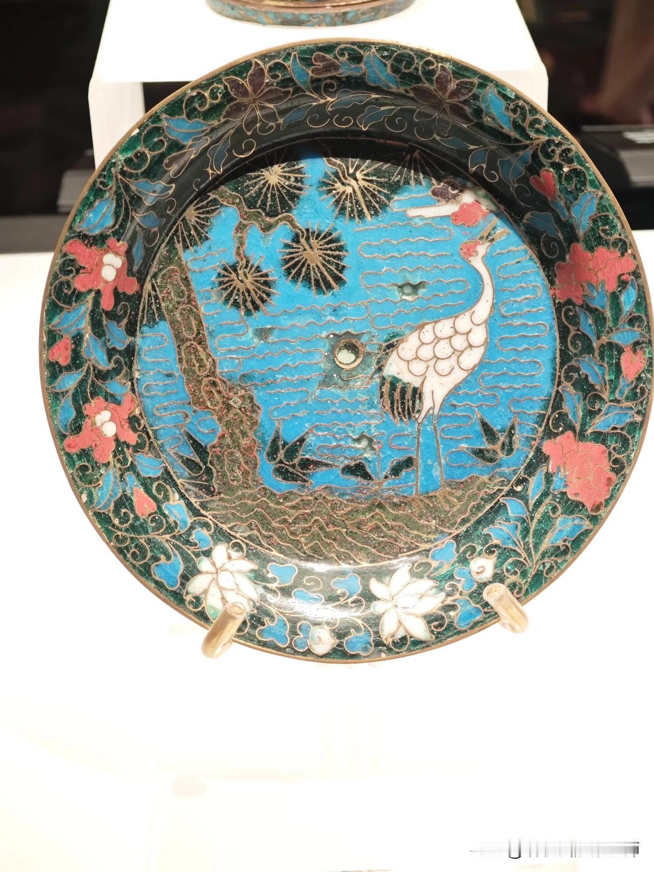 从五代十国​南北朝到现在，看佛陀造像的欧罗巴人种面相，琉璃净水瓶典雅，唐代三彩镇