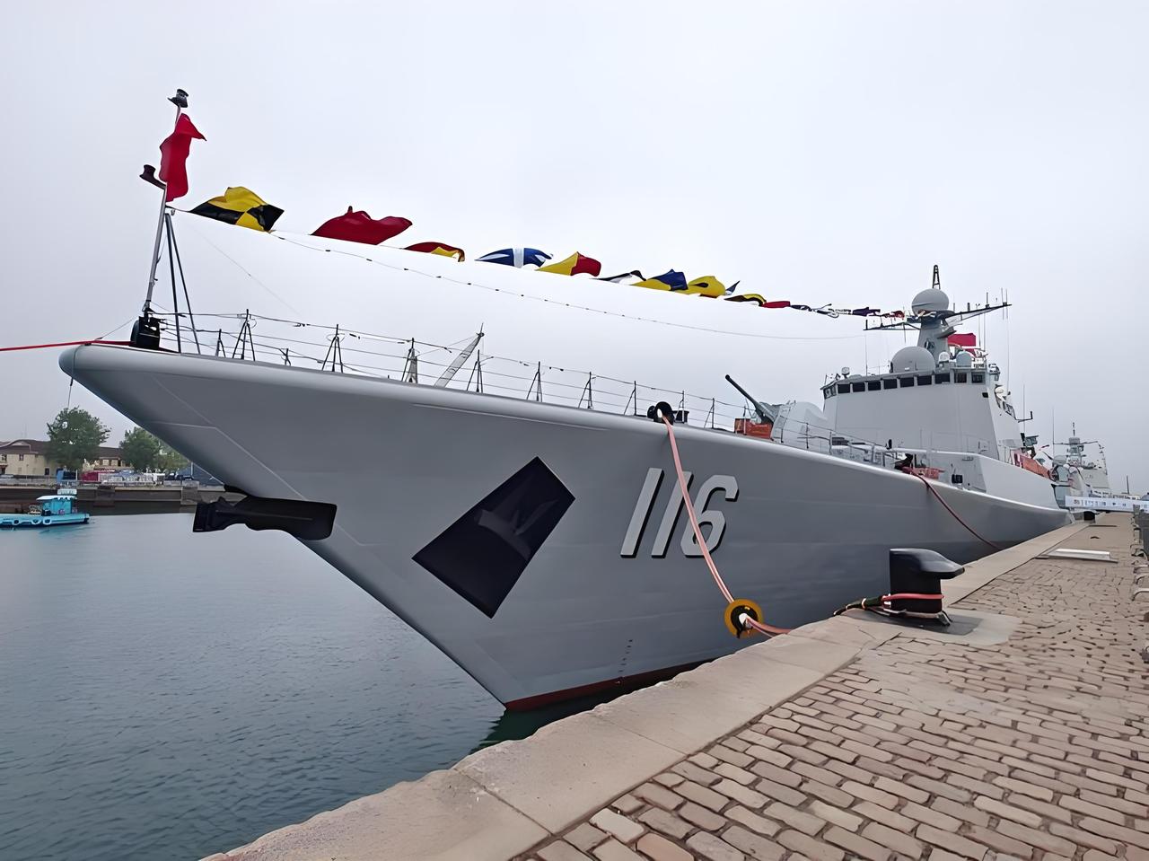 当年我们之所以上马建造两艘051C型驱逐舰，原因有两个，分别是要保持蒸汽轮机人才