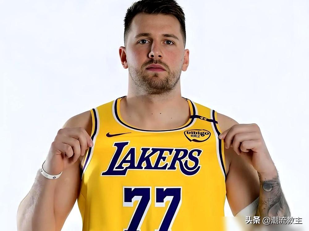 东契奇动辄砸下50、60分，数据看着是真猛。可另一头的约基奇，用一半的出手，就把