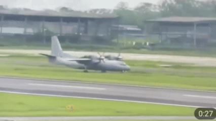惊险画面曝光！2026年6月13日，印度空军一架安-32军用运输机在东北部阿萨姆