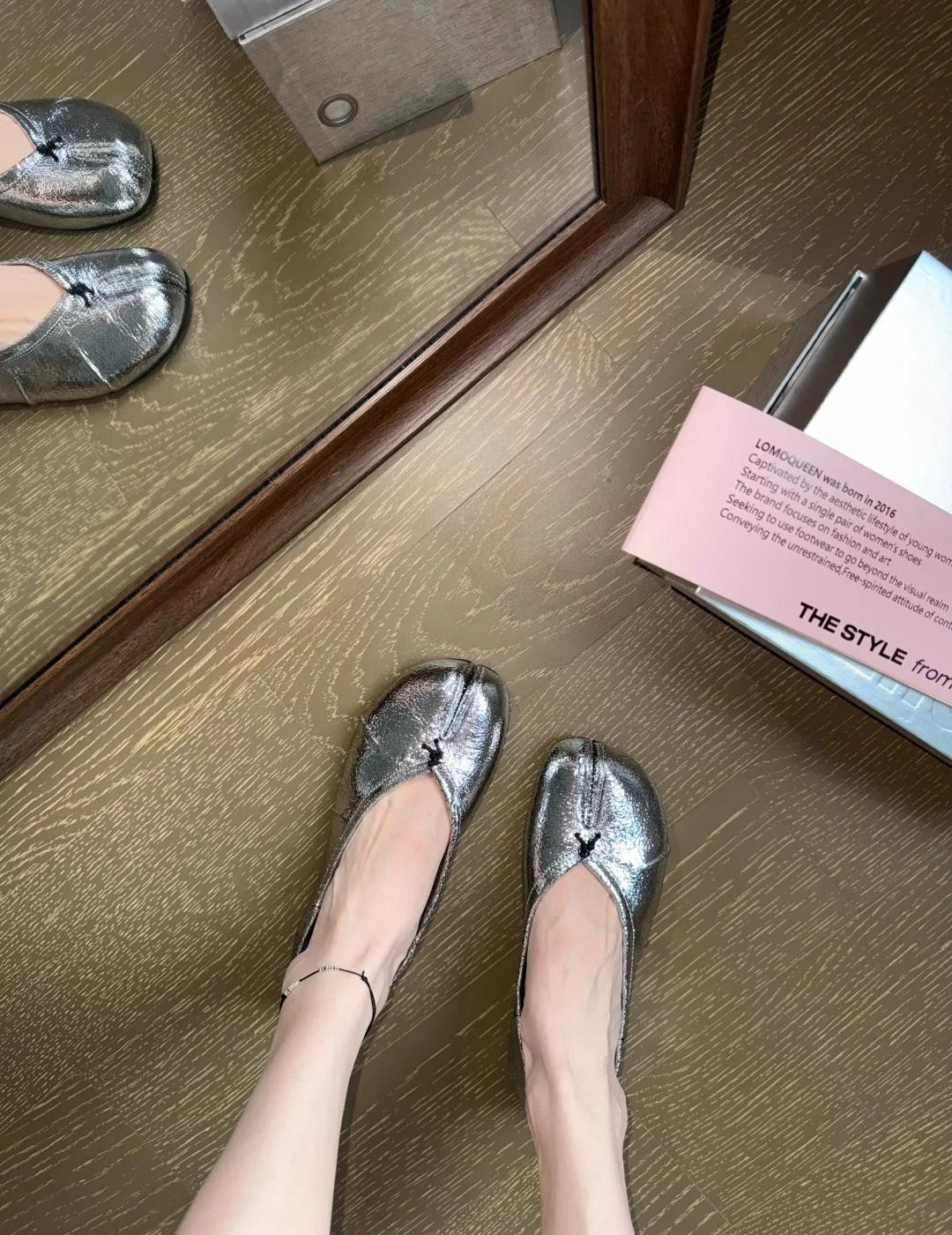 银色美哭
好美的小羊蹄鞋 谁懂分趾鞋 lomoqueen 银色