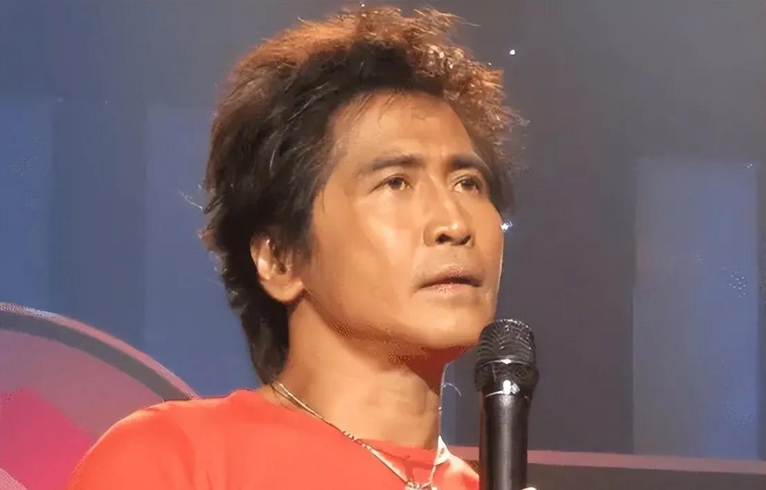 齐秦半生浮沉：红极一时、情路混乱、现状凄凉。

齐秦年轻时在台北街头混过，后来靠