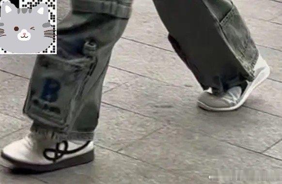 tg张桂源还没睡醒鞋都穿错了 （两只鞋都是左脚