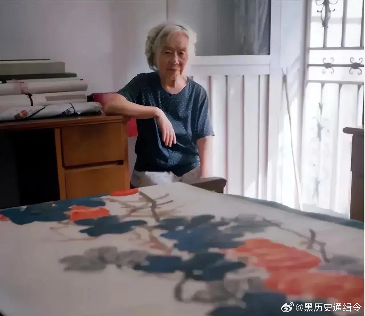 上海91岁老太太，坐拥几百万的房产，每月退休金一万多，却30年没买一件新衣服，看