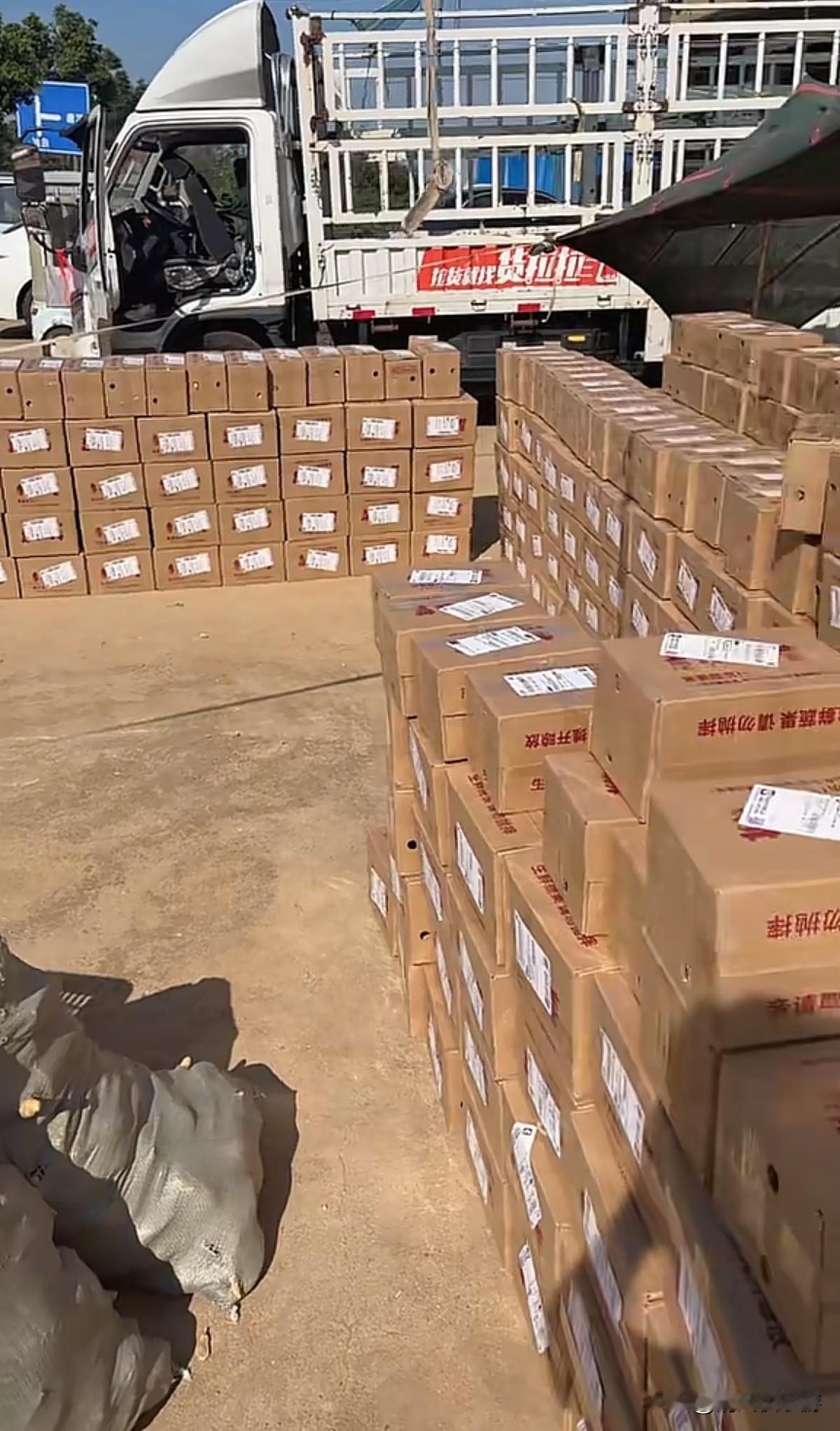 一个人在家做电商，今天一天的订单，相当于以前上班两个月的工资，这就是那句话，方向