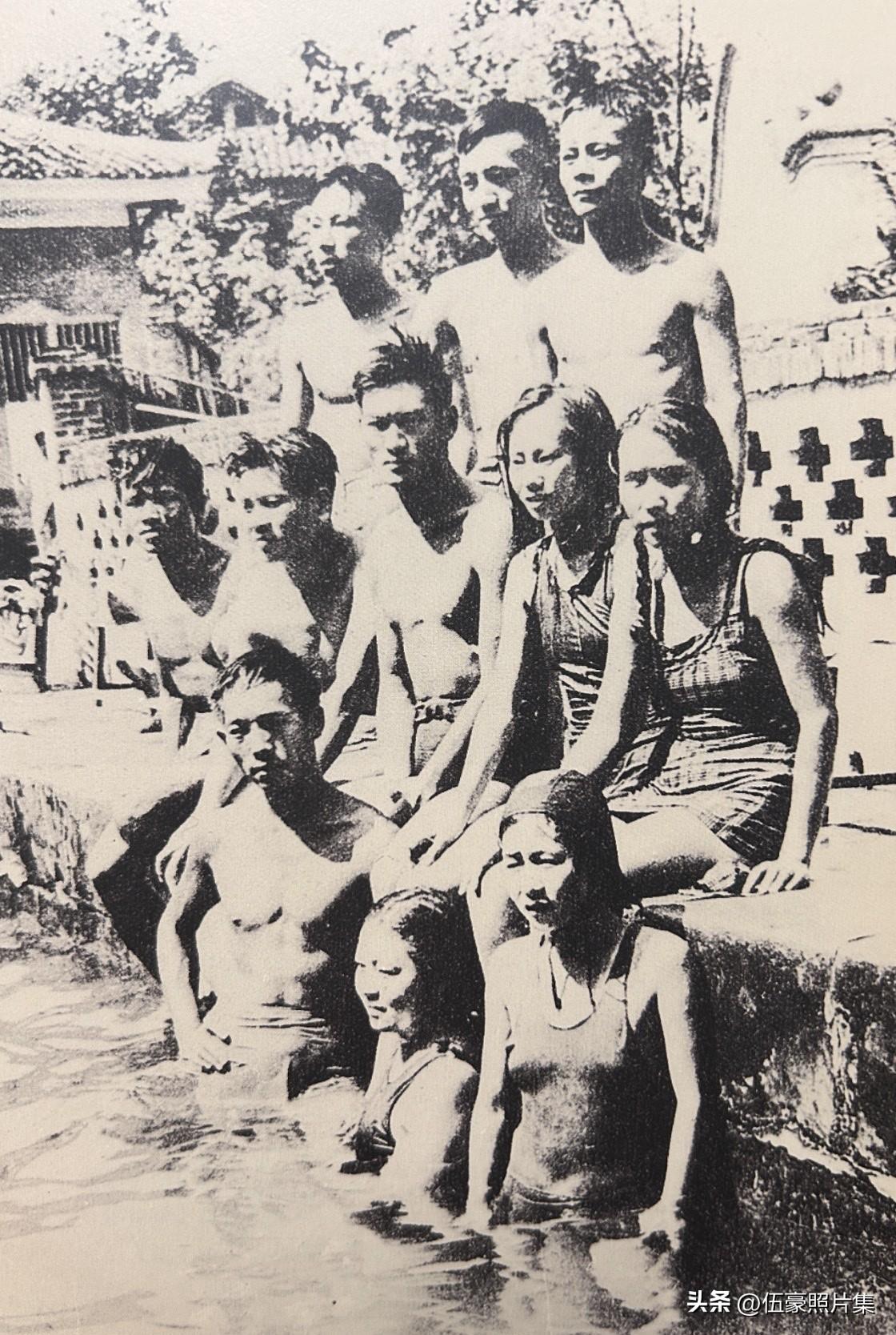 20世纪40年代末，袁隆平（前排左一）大学时与同学到重庆北温泉游泳。袁隆平童年时