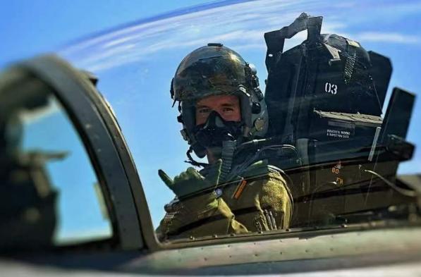 获救美国飞行员已被送往科威特

为了救一个人，美军这次真是拼了。他们派了几百名特