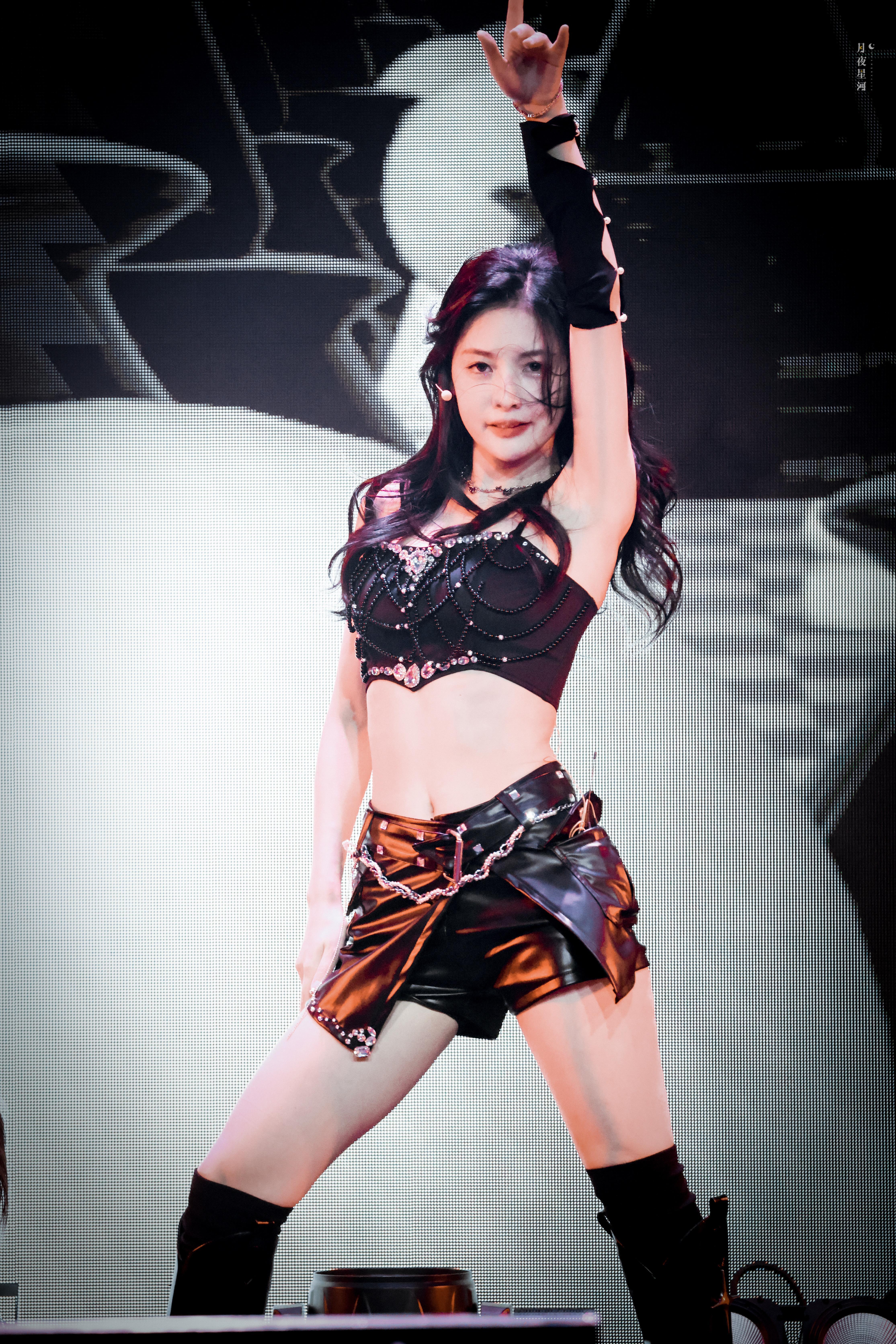 啊啊啊啊啊啊啊啊啊啊赵粤这个腹肌🥵🥵