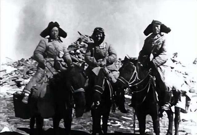 1950 年，我军在甘肃逮捕一女匪首，竟是失散 14 年的红军排长。当战士们将她