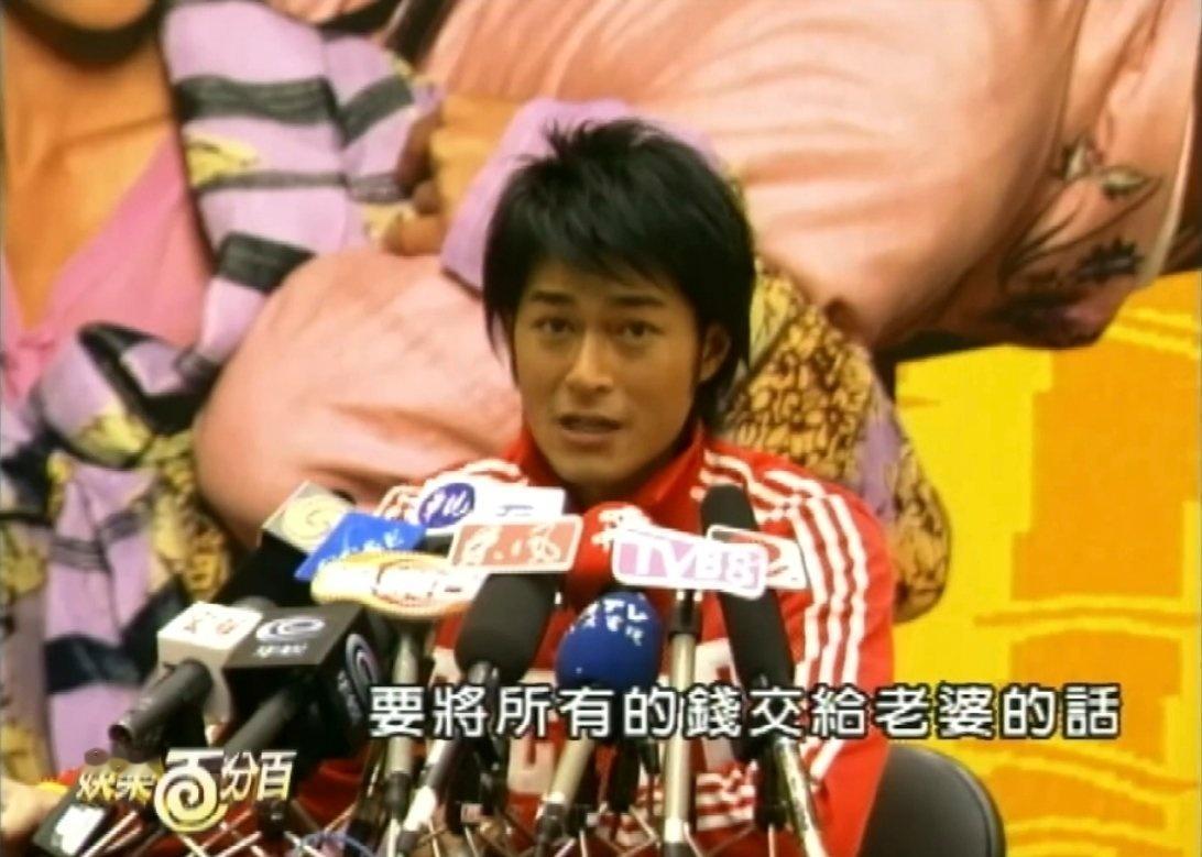 神颜顶流男明星影帝霸道总裁[吐舌]写小说都会被骂离谱，但一看确实有这么一人呢 ​