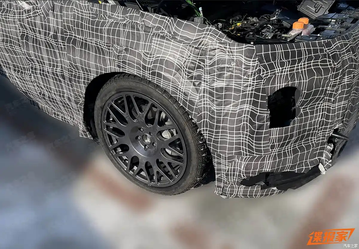 【阿维塔旗舰SUV谍照首曝】该车内部代号G618，基于SDA中央环网架构打造，内