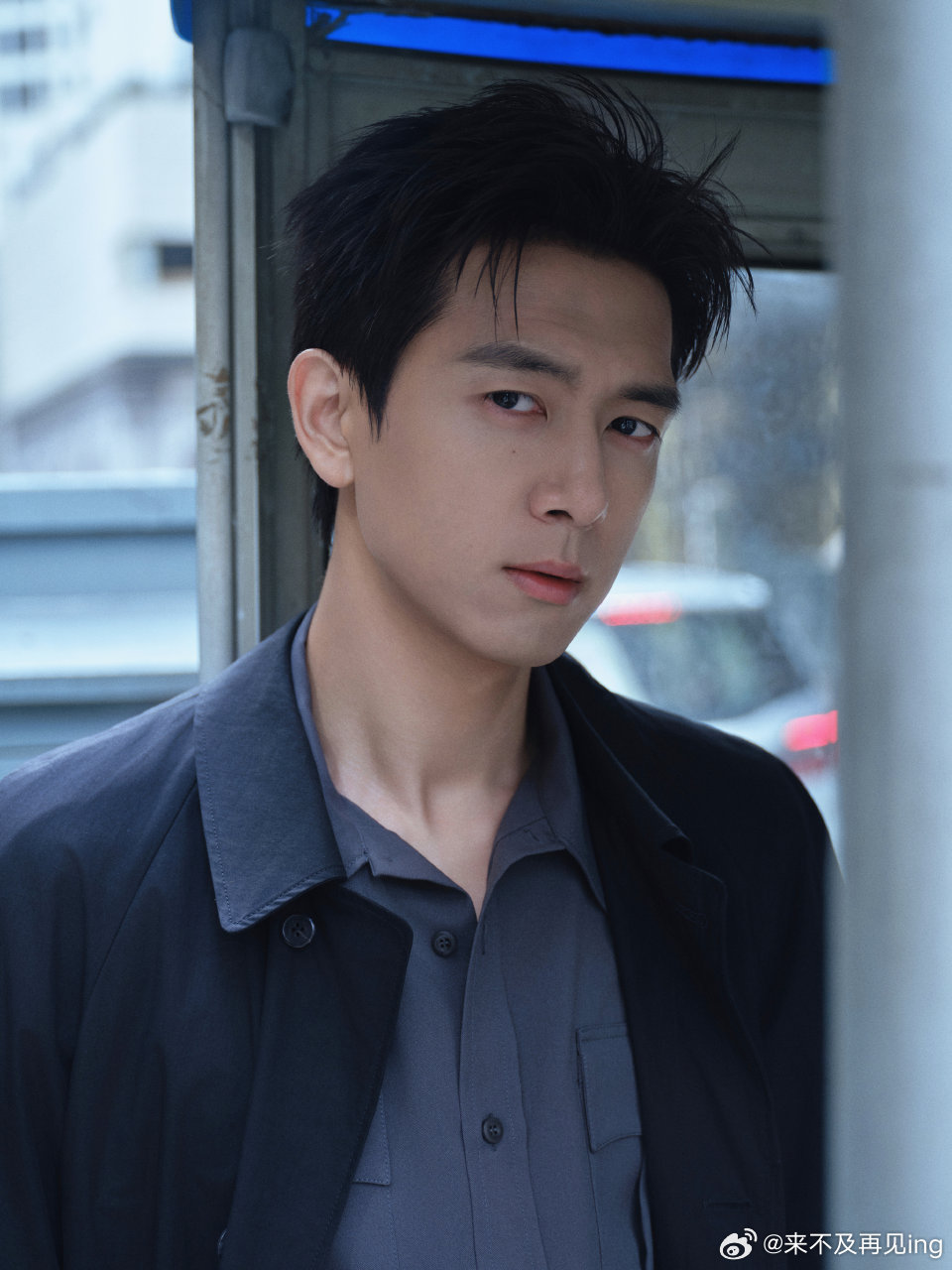 prada代言人李现 lx李现 有人惊艳一时，李现耐看多年。优越骨相是底色，长久