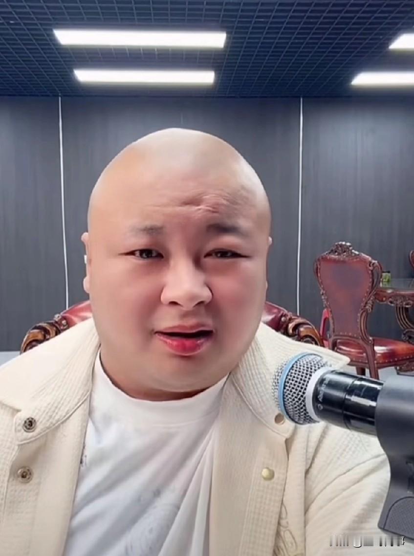 老狗卑微喊话老葛：能不能来参加我的婚礼，我也算是你的员工，我要当宠物…
从此与辛