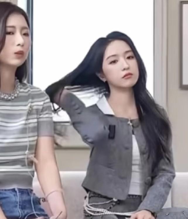 “小粉丝”+3次抢主位‼️翁青雅6分钟冷场4次，品牌直播直接翻车
2025年灾难