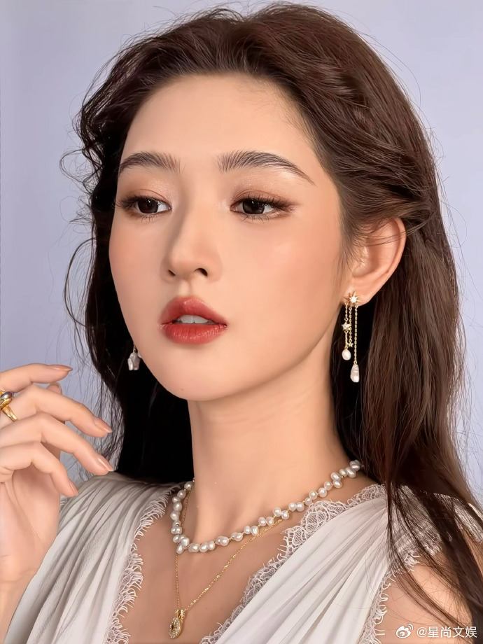 王玉雯巴洛克油画妆王玉雯好像油画里的仙女线下现场一眼沦陷王玉雯油画造型太惊艳 