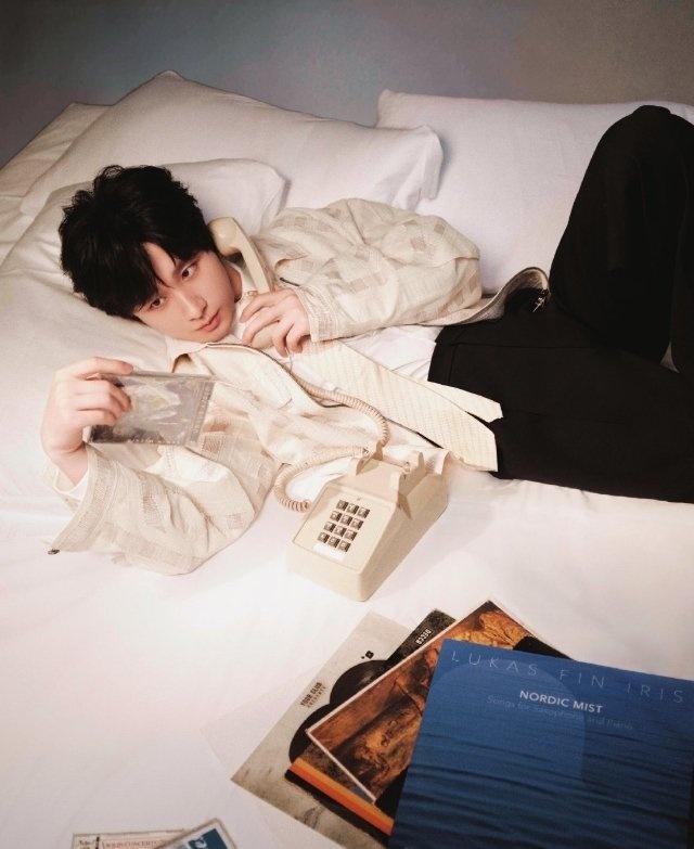 “比起你人尽皆知 大红大紫 更希望你平安顺遂 知足常乐”@成毅 

成毅 赴山海