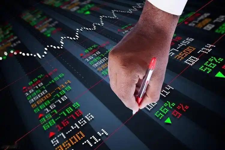 大盘高位压力重重，各项指标严重超买顶背离，赚钱效应持续走弱，前期热门板块纷纷回调